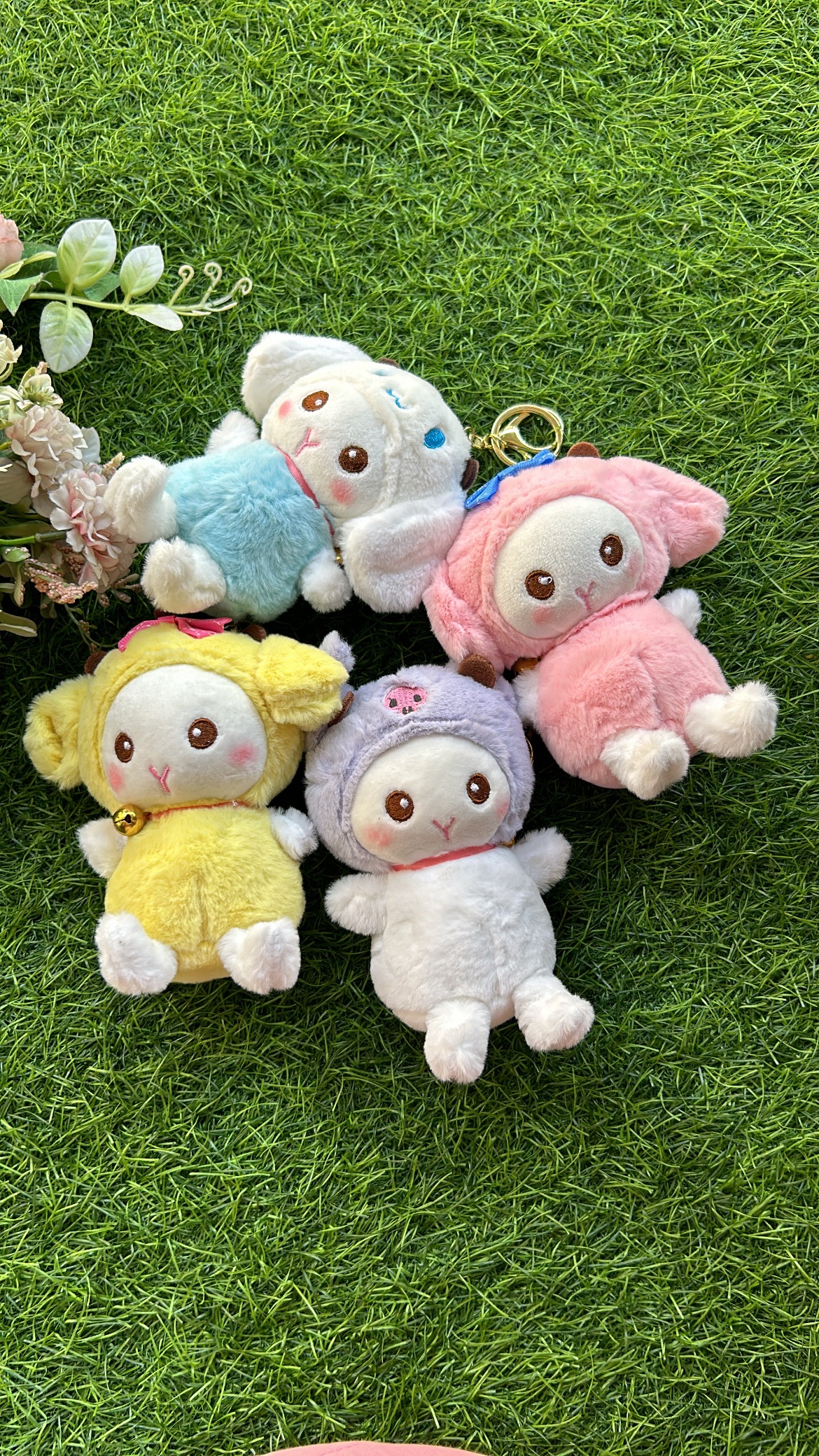 c0634f34-ba72-4d40-8e16-fdfc6856ce83 Sanrio Plushie keychains