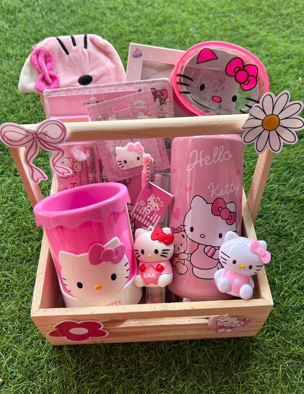 00d7ab03-002d-4c49-89ab-3956dc834b24 Hello Kitty Hamper