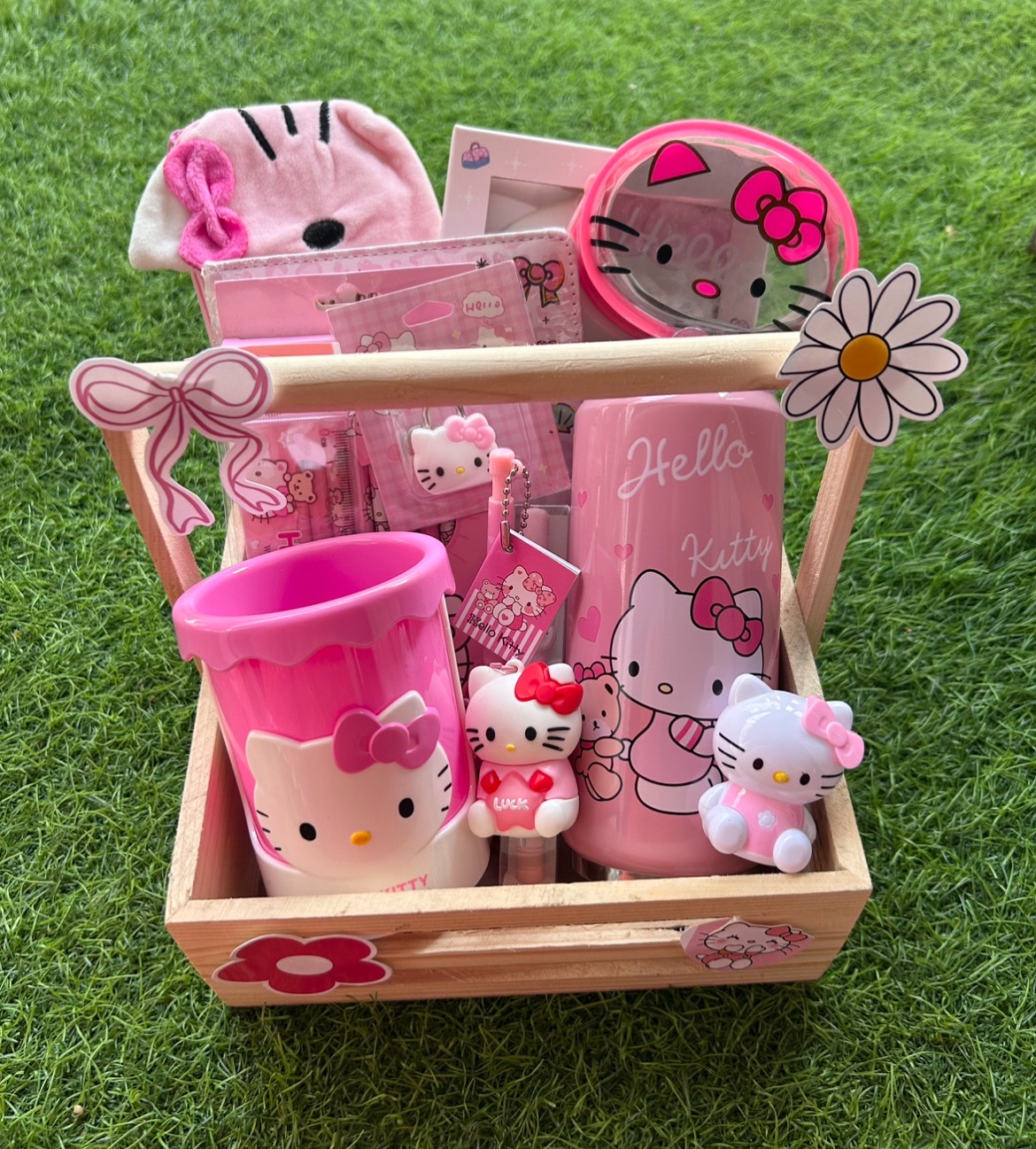 00d7ab03-002d-4c49-89ab-3956dc834b24 Hello Kitty Hamper