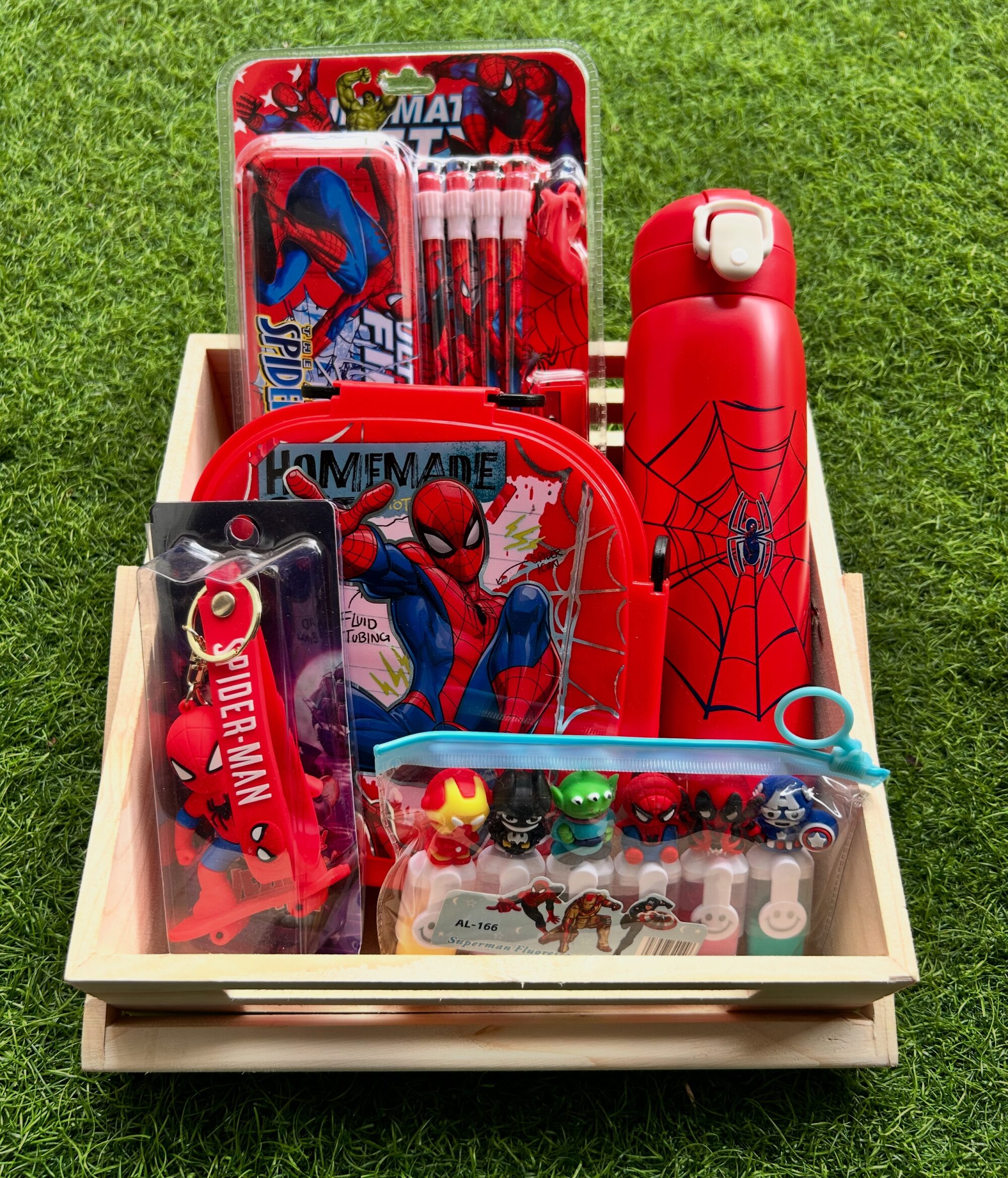 a739d89f-94d6-42af-a4bb-21a4ee10fbbd-2 SPIDER-MAN HAMPER